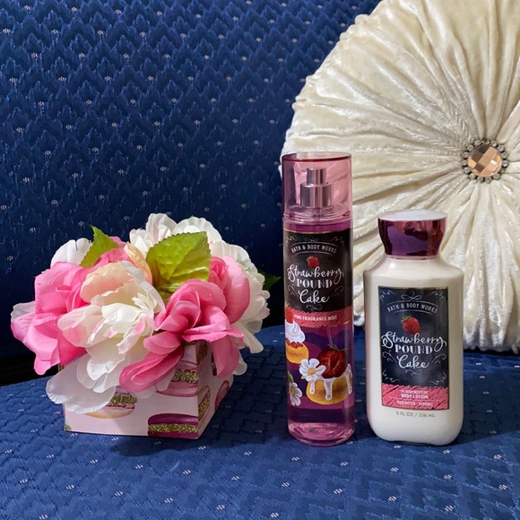 Bath & Body Works Other - BATH & BODY WORKS SET. . STRAWBERRY POUND CAKE